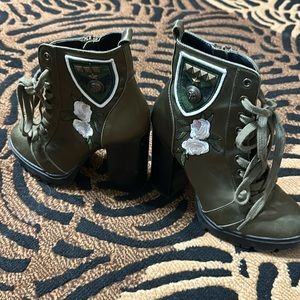 Steve Madden size 6 Silk Green Army Inspired Boots